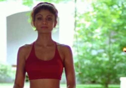 Which yoga is best for flat stomach?